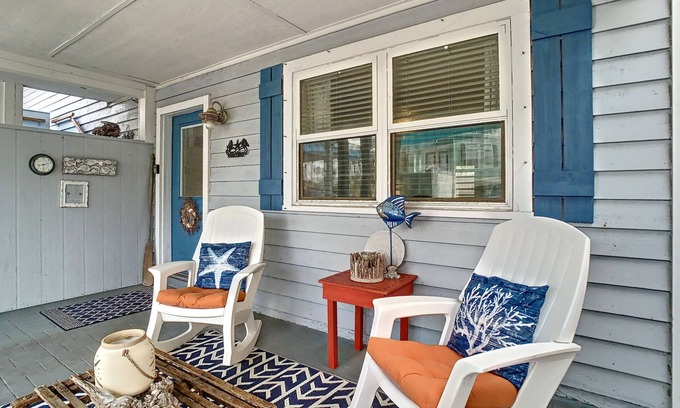 St. Augustine Beach House | LOW TIDE - 2 Beds/1 Bath - Pet Friendlyn