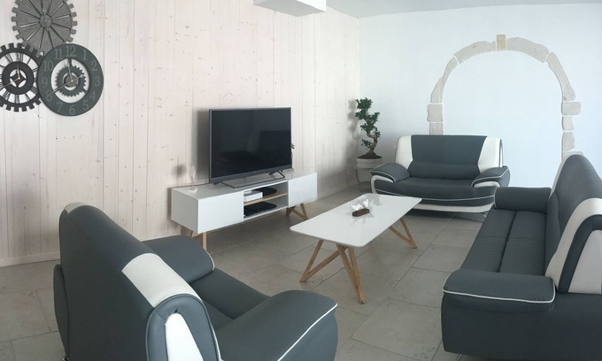 La Flotte House | Low Tide