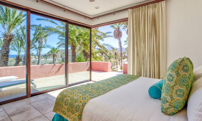 La Paz Apartment | Lower Cascada: Ocean view suite with indoor/outdoor showers