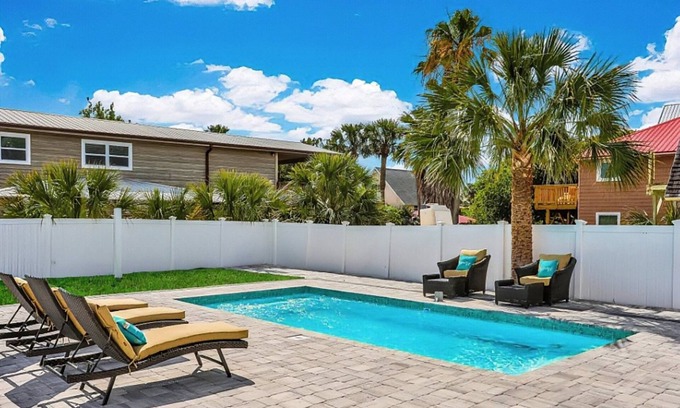 Vilano Beach House | Lower Level 1 Block from 2 Beaches w/Private Pool, High-Speed Wi-Fi