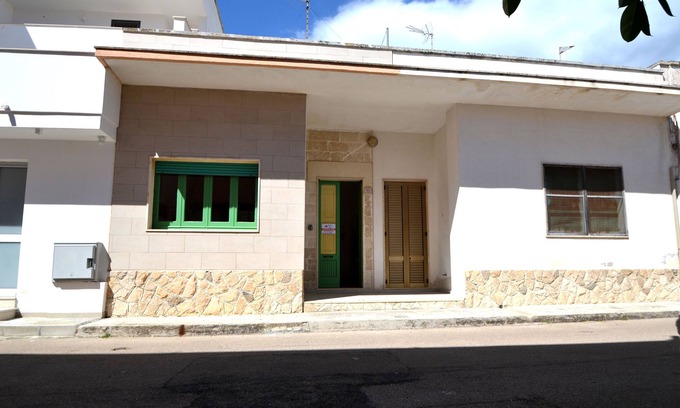 Roca Vecchia House | Luce holiday home with air conditioning for 5 guests