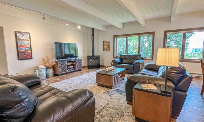 Grand Marais House | Lucie's Loft - Grand Marais, MN - Cascade Vacation Rentals