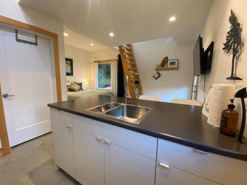 Ucluelet Apartment | Lucky Creek Guest Suite