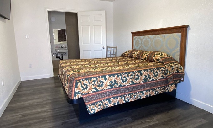 Sunrise Manor Hotel | Lucky cuss Motel