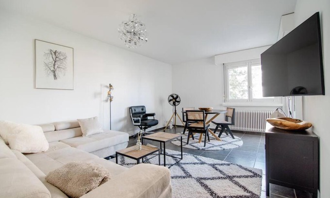 Paradiso Apartment | Lugano Ferienwohnung nähe vom See mit Swimmingpool & Sauna