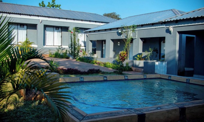 Thohoyandou House | LUGOGO GUESTHOUSE