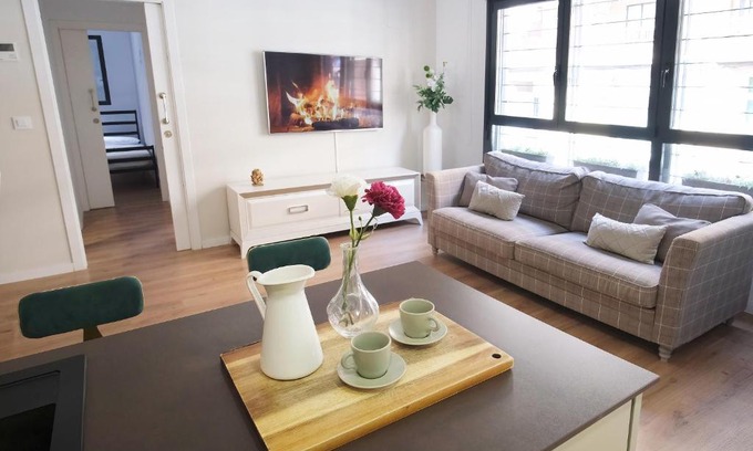 Nou Moles Apartment | Lujoso Hogar cerca del Casco Antiguo de la ciudad