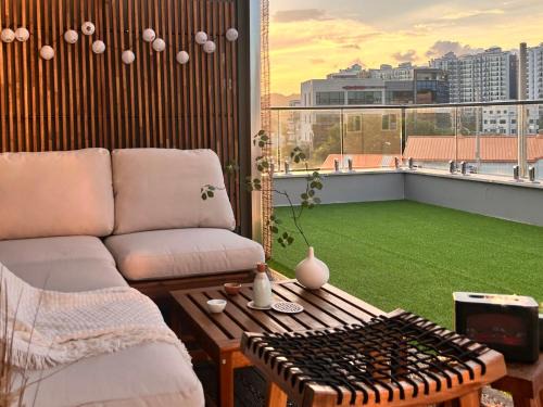 Gyeongju Apartment | LUMI Stay Rooftop Terrace