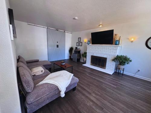 Castro Valley House | Luna's Cozy Private Hosted Suite with Fireplace and 2 Bedrooms