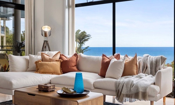 Korora House | Lunar Shore - Amazing Views, Walk to Beach, 5 Bedrooms, Workcation