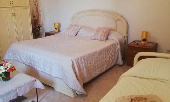 Masero House | Lush area in large green spaces