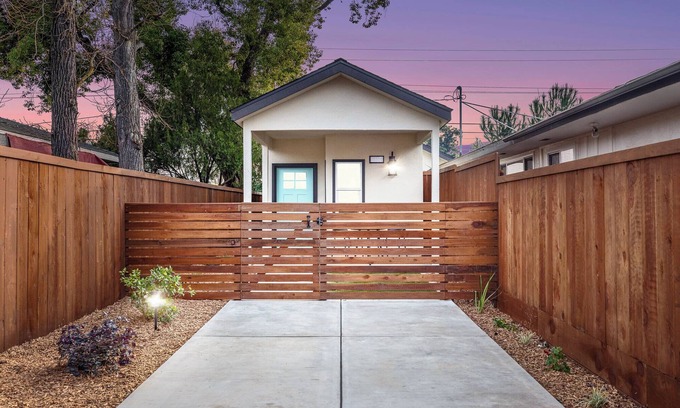 Fresno House | LUSH Garden Villa - New Custom-built Luxury home