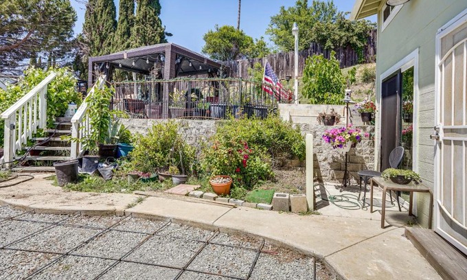 Vallejo House | Lush Vallejo Cottage - 20 Mi to Napa Wineries