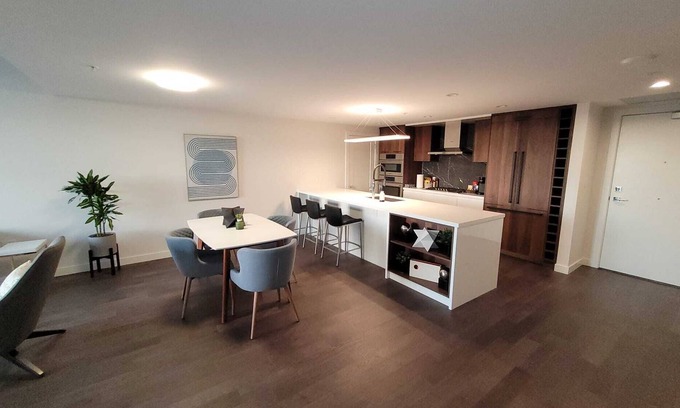 South Surrey Apartment | Lux 1 king 1 queen ocean views