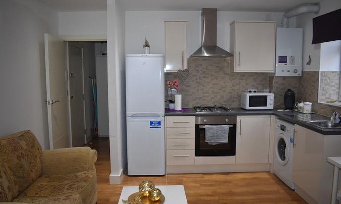 Tinsley Green Apartment | Lux Apartment in Gatwick