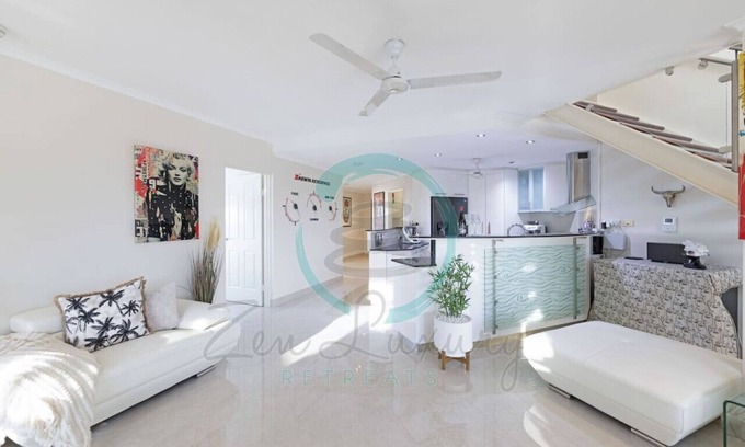 Woolner Apartment | Lux Beachfront PH~ Office ~ Pool ~ Skyline Views