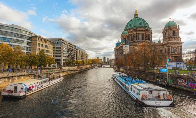 Kreuzberg Apartment | Lux Central 1BD Terrace Oasis