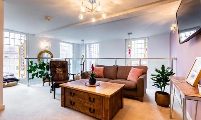 Wakefield Apartment | Lux Duplex Apartment 19th Century Chapel Wakefield Centre