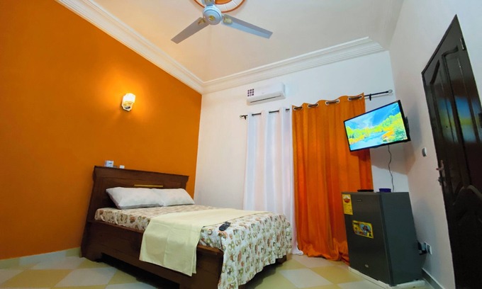 Abomey-Calavi Apartment | Lux Personel Bed & Breakfast, secured 16 Min from airport