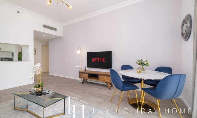 Jumeirah Lake Towers Apartment | LUX The Ultimate Lake View Residence