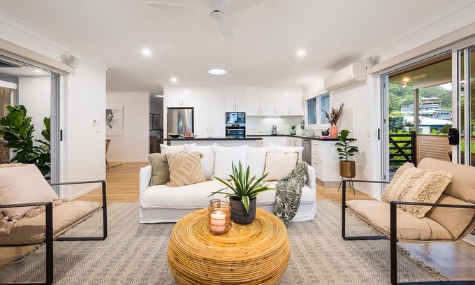 Coolangatta House | Luxe Beach House with Moutain and Ocean Views