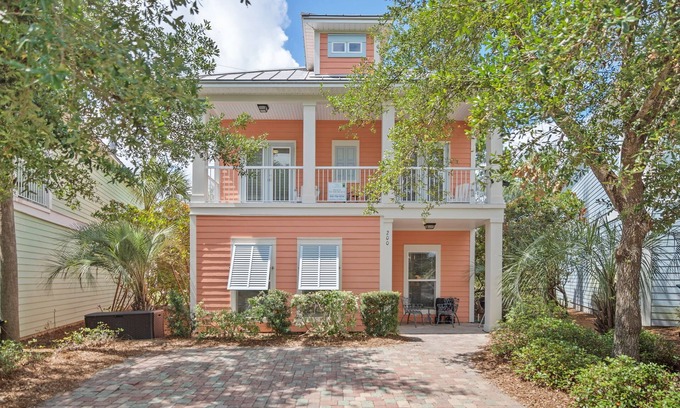 Villages of Crystal Beach House | LUXE Beach Stay|Pool|Walk 2 Beach|Golf Cart