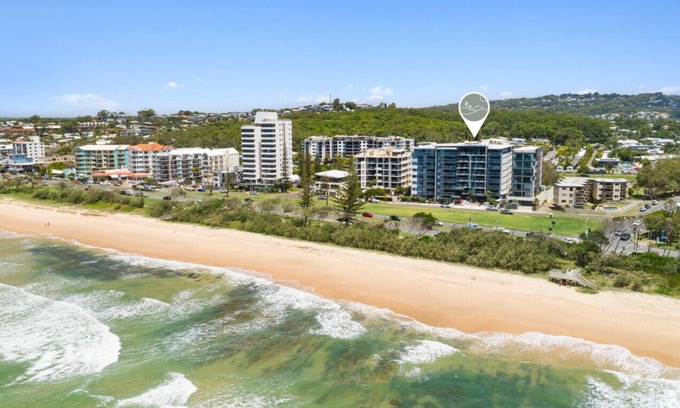 Alexandra Headland Apartment | Luxe beachfront Apt @ Beach Life