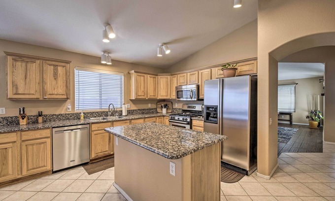 Springfield Lakes Reflection House | Luxe Chandler Home w/Resort-Style Amenities!