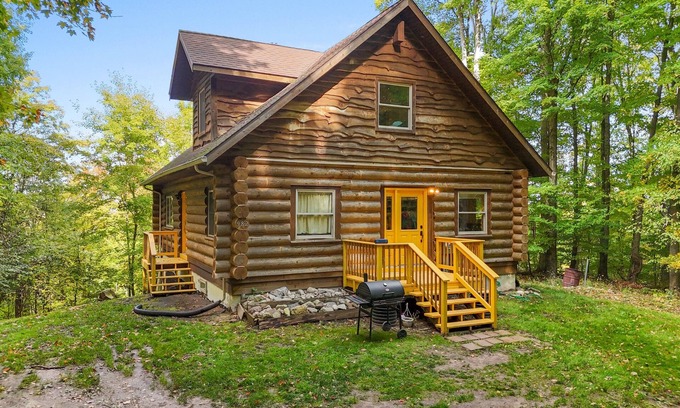 Paris Cabin | Luxe Log Chalet | Sauna, River, Fire, Kayaks/Tubes