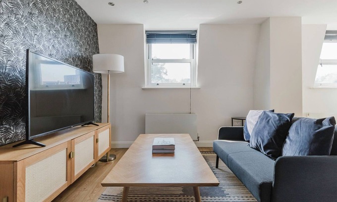 Bryanston and Dorset Square Apartment | Luxe Marylebone 2BR, Modern Furniture & Decor, by Blueground