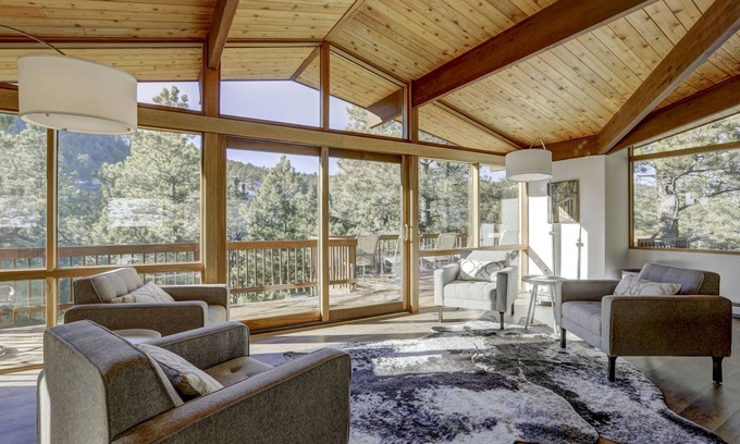 Boulder House | Luxe Private Mountain Lodge 5 Bdrm Home HOT TUB - WiFI Min. to town