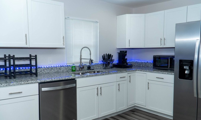 Suffolk House | LUXE Railroad Villa