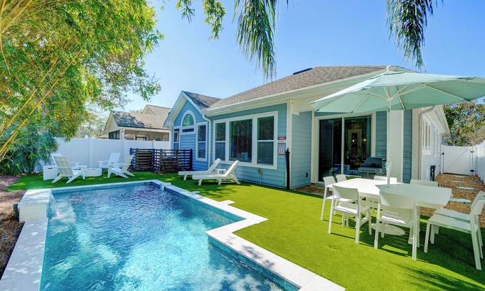 Jacksonville Beach House | Luxe retreat w/heated pool+firepit 5 min to beach