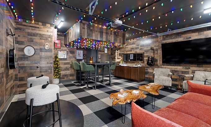Talbot's Corner House | Luxe Rooftop w Spa, Sauna, Pool, Downtown Views, Dive Bar