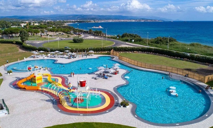 Fertilia Ski Chalet | Luxe Sanitary 5 pers. Villatent in Sardinia with Spray Park and Near at Beach