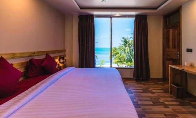 Dhangethi Bed & Breakfast | Luxe Seaview - Beachfront villa in Dhangethi (bnb)