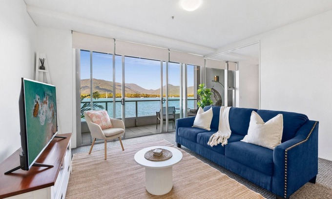 Cairns Central Business District Apartment | Luxe Waterfront - prime location, Pool, Gym & Sauna