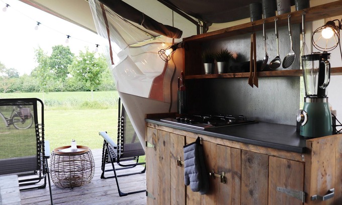 Twijzel House | Luxious Glamour safari tent 2