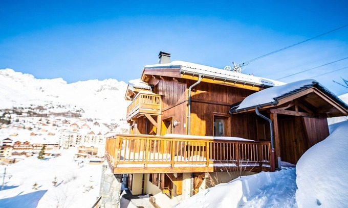 Saint-Francois-Longchamp House | Luxury chalets (10p) 5 bed- and 3 bathrooms. In center Saint François Longchamp with ski-in & out.