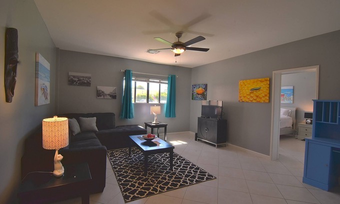 Nassau Condo | Luxurious 1 bedroom condo w/pool on site PLUS NFL Package to watch all games