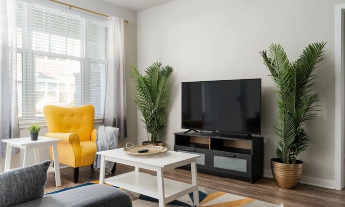 Plato Center Apartment | Luxurious 2 BD/2BA -WFH Equipped