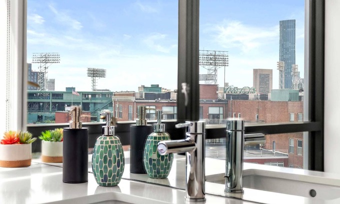 West Fens Apartment | Luxurious 2Br 2Ba unit in the middle of fenway