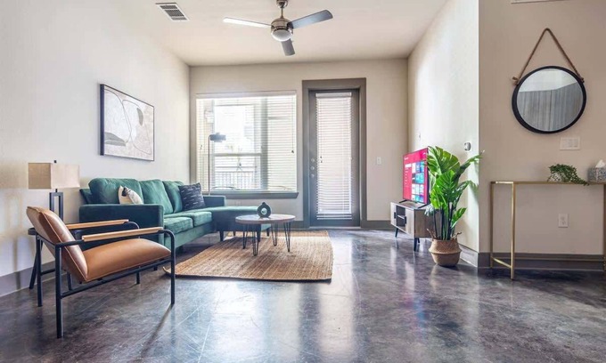 Plano Apartment | Luxurious 2BR King Suite: Pool, Parking, Gym