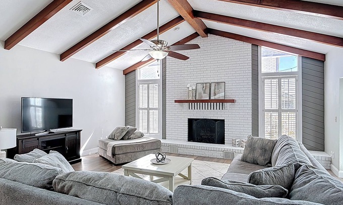 Spruce Creek House | Luxurious 4 Bedroom Home on Taxiway in Spruce Creek Fly-in, 6 miles to beach!