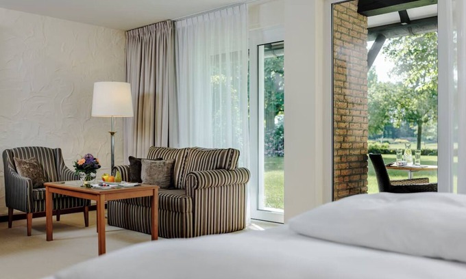 Ootmarsum Hotel | Luxurious and Charming Stay in Modern Room Near the Tranquil Twente Region