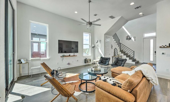 Meadows At Trinity Crossing House | Luxurious and Spacious Austin Home about 8 Mi to Dtwn!