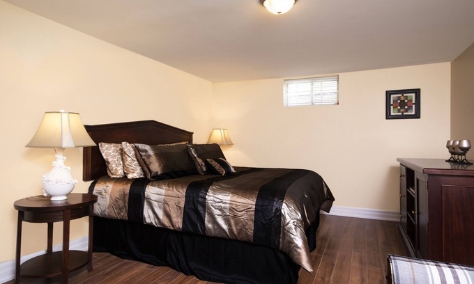 L'Amoreaux House | Luxurious And Warm 3 Bedroom Apartment With All The Comforts Of Home