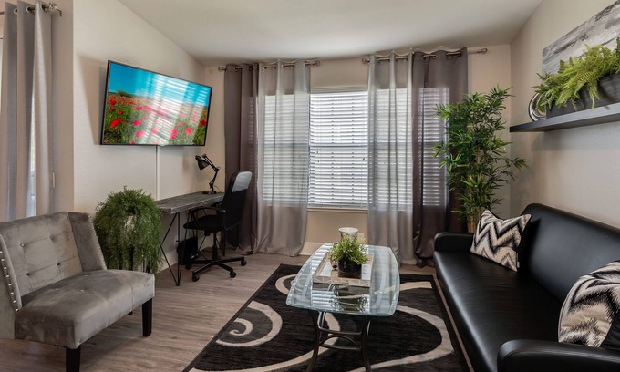 Roseville Apartment | Luxurious Apartment Living In An Excellent Location!