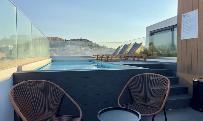 Kallithea Apartment | Luxurious Athens Retreat | Shared Pool & Gym by TT Luxury Homes