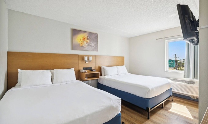 Fort Bay Hotel | Luxurious Beachfront Suite with Queen Beds, Kitchen, and Split Accommodations